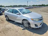 2013 Toyota CAMRY фото
