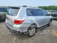 2013 Toyota Highlander фото