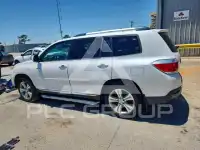 2013 Toyota Highlander фото