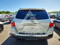 2013 Toyota Highlander фото