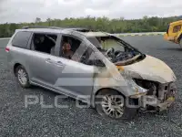 2013 Toyota SIENNA photo