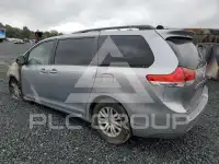 2013 Toyota SIENNA photo