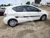 2013 Toyota PRIUS фото