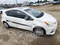 2013 Toyota PRIUS фото
