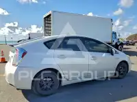 2013 Toyota PRIUS фото