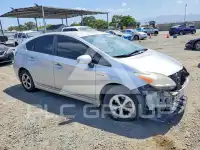 2013 Toyota PRIUS фото