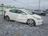 2013 Hyundai Elantra photo
