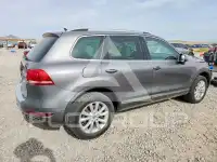 2013 Volkswagen Touareg photo