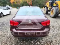 2013 Volkswagen Passat photo