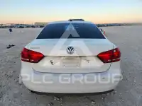 2013 Volkswagen Passat photo