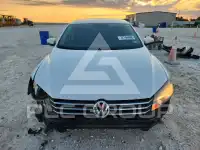 2013 Volkswagen Passat photo