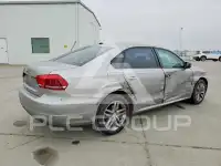 2013 Volkswagen Passat photo