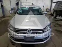 2013 Volkswagen Passat photo