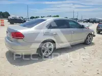 2013 Volkswagen Passat photo