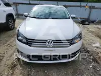 2013 Volkswagen Passat photo