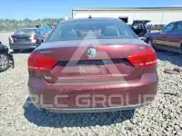 2013 Volkswagen Passat photo