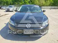 2013 Volkswagen Passat photo