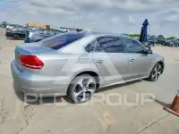 2013 Volkswagen Passat photo