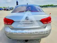 2013 Volkswagen Passat photo