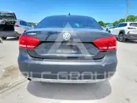 2013 Volkswagen Passat photo
