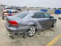 2013 Volkswagen Passat photo