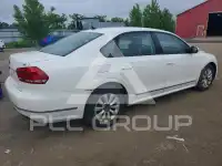 2013 Volkswagen Passat photo