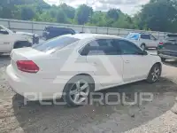 2013 Volkswagen Passat photo