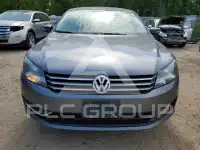 2013 Volkswagen Passat photo