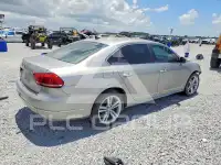 2013 Volkswagen Passat photo