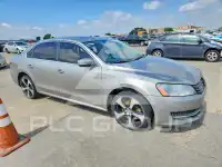 2013 Volkswagen Passat photo
