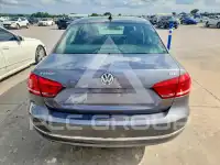 2013 Volkswagen Passat photo