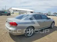 2013 Volkswagen Passat photo