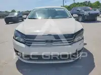 2013 Volkswagen Passat photo