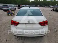 2013 Volkswagen Passat photo