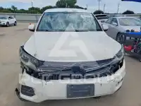 2013 Volkswagen Tiguan photo