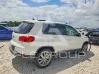 2013 Volkswagen Tiguan photo