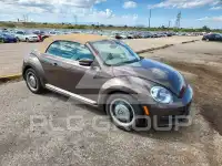 2013 Volkswagen BEETLE photo