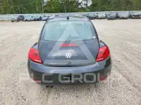 2013 Volkswagen BEETLE фото