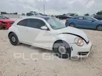 2013 Volkswagen BEETLE photo