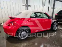 2013 Volkswagen BEETLE фото