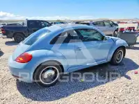2013 Volkswagen BEETLE photo
