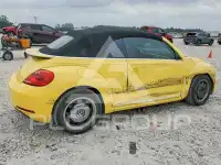 2013 Volkswagen BEETLE photo