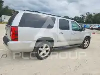 2014 Chevrolet Suburan photo