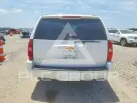 2014 Chevrolet Suburan photo