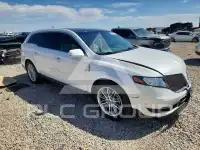 2014 Lincoln MKT photo
