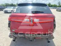 2014 Lincoln MKT photo