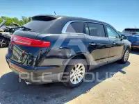 2014 Lincoln MKT photo