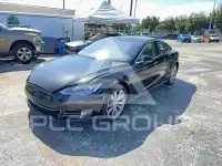 2014 Tesla Model S фото