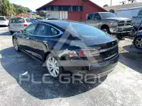 2014 Tesla Model S фото
