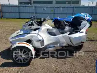 2014 Can-AM SPYDER фото